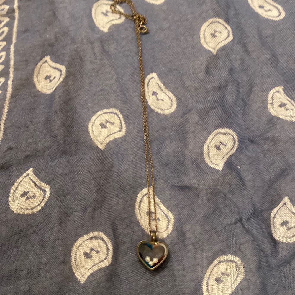 Sterling silver necklace with 3 mini pearls